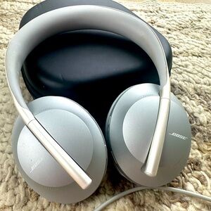 Bose lux wireless noise cancelling headphones